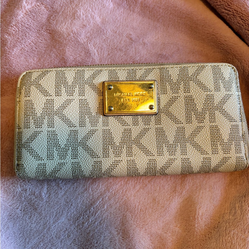 Gently Used Michael Kors Wallet